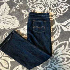 Izod modern fit boot cut jeans. Size 16. Excellent condition.
